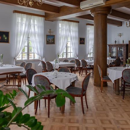 Dwor W Bychowie Gniewino Kültér fotó