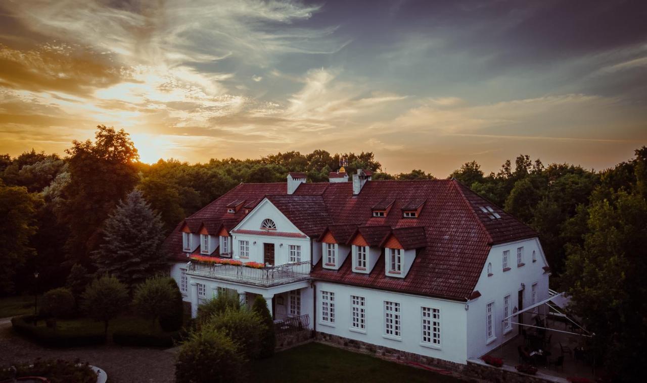 Dwor W Bychowie Gniewino Kültér fotó
