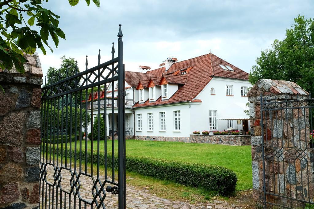 Dwor W Bychowie Gniewino Kültér fotó